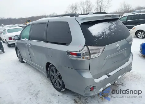 2018 Toyota Sienna Se Premium 8 Passenger z USA, uszkodzony, nr VIN 5TDXZ3DC0JS941005